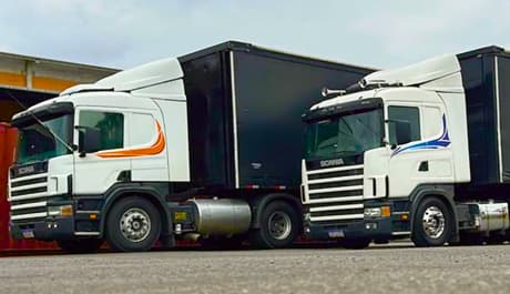 Caminhão MOV em operação de carga dedicada